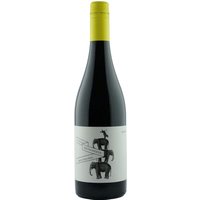 Der Bietighöfer Dark Chocolate Cuvée Réserve 2021 präsentiert sich in einem leuchtenden Purpurrot und besitzt eine harmonische Textur. Diese elegante Rotweincuvée vereint die Aromen von Brombeere