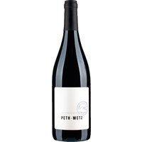 Der Spätburgunder vom Weingut Peth-Wetz bringt die sehr gelungene Verbindung von sanfter Würze und frischer Frucht ins Glas. Ist der Duft zunächst von würzigen Waldaromen wie Wacholder geprägt