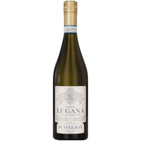Der Ca' Scavi von Scavi & Ray ist ein reinsortiger Trebbiano di Lugana aus der Region rund um den Gardasee. Dieser glänzt in einem hellen Goldgelb und besitzt Aromen von gelben Früchten und weißen Blüten sowie zarte Kräuternoten. Am Gaumen präsentiert sich der Weißwein intensiv fruchtig