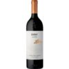 Dieser reinsortige Tempranillo von Áster ist ein typischer Vertreter aus Ribera del Duero. Dunkelrot steht er im Glas und verströmt intensive Aromen von schwarzen Beeren und Kirschen sowie würzig-rauchige Noten von Pfeffer und Toast. Nach der langen Zeit im Eichenfass präsentiert er sich kraftvoll