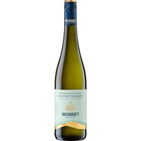 Die Mussbacher Eselshaut Gewürztraminer Spätlese aus der Pfalz präsentiert ein wuchtiges Bukett von duftenden Rosen