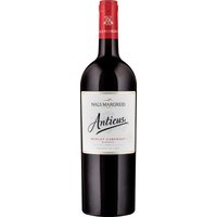 Der Anticus Riserva von Nals Margreid präsentiert sich als ein Merlot von internationalem Format und beeindruckt mit seiner dichten und komplexen Struktur. Die rubinrote Farbe spiegelt seine intensiven fruchtigen Aromen wider