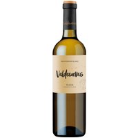 Der Valdecuevas Sauvignon Blanc 2023 präsentiert sich in hellem Gelb mit Aromen von Pfirsich und Aprikose. Die Rebstöcke gedeihen auf tonhaltigen Alluvialböden der Lage „La Lobera“ in Rueda