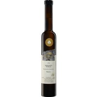 Die Spätburgunder Weißherbst Trockenbeerenauslese aus dem Jahrgang 1994 aus Baden erstrahlt in einem tiefen Karamell-Ton. Das Bouquet wird von intensiven Trockenfruchtaromen wie heimischen Zwetschgen