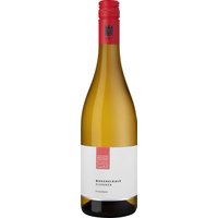 Der Muschelkalk Silvaner vom Weingut Bickel-Stumpf ist ein VDP Ortswein aus dem schönen Franken. Hellgelb strahlt er im Glas und verströmt attraktive Aromen von gelbem Kernobst und Pfirsich. Am Gaumen zeigt sich der trocken ausgebaute Weißwein mit einem cremigen Mundgefühl