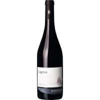 Auf über 220 Metern Höhe wächst mit dem Lagrein die älteste Rotwein-Rebsorte Südtirols bei der Kellerei Kurtatsch. Sie ist perfekt an das Klima angepasst und gedeiht prächtig auf den von Lehm und Sand durchzogenen Weinbergen. Der Kellerei ist hier ein Wein mit viel Charakter gelungen