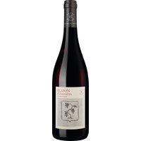 Unter dem Namen "Blason d'Aussières" vereint dieser Rotwein das Beste aus dem Languedoc. Die Domaine d'Aussières überzeugt mit traditionellen südfranzösischen Rebsorten und einem ausgeprägten Ruf für Qualität. Der Jahrgang 2021 besticht durch einen Duft von Thymian und Wacholder