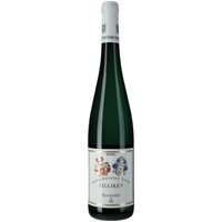 Zitrusfrische prägt das Bouquet dieses außergewöhnlichen Rieslings vom Weingut Forstmeister Geltz Zilliken und wird ergänzt durch Eindrücke von reifem Steinobst