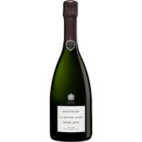 Der Bollinger La Grande Année Rosé aus dem Jahr 2015 verführt mit einer leicht rosa schimmernden Farbe und einem Bukett
