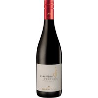 Der Marrenon Classique Rouge 2023 präsentiert sich als gelungener Vertreter der Rhône-Region. Zusammengesetzt aus den Rebsorten Syrah und Grenache