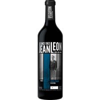 Kräftig und charaktervoll präsentiert sich der Jean Leon Vinya Palau 2020 aus der Weinregion Katalonien. Diese Cuvée aus 100% Merlot verführt die Sinne mit einer faszinierenden Kombination aus roten Früchten und einer feinen Holznote. In der Nase offenbaren sich kräuterige Würze und rote Früchte