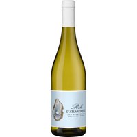 Eine Perle in einer Auster ist eine Seltenheit und Schönheit der Natur. Und nur wenige Weine besitzen die Eleganz und Anmut einer solchen – so wie dieser Sauvignon Blanc! "Meer" Aroma ist sein Motto. Die Nähe zum Atlantik und die kühleren Temperaturen der Region sorgen für eine langsamere Reifung der Trauben