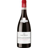 Im berühmten Anbaugebiet Côte de Nuits entsteht der Nuiton-Beaunoy Nuits-Saint-George aus dem Jahrgang 2021. Dieser Pinot Noir Rotwein aus der AOC Nuits-Saint-Georges in Burgund bietet ein facettenreiches Aromenspiel. Rote Früchte wie Kirsche und Cranberry prägen das Bouquet