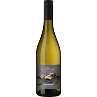 Markus Pfaffmann präsentiert einen Wein