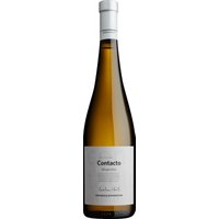 Der Contacto entstand im Rahmen einer Kooperation von Alvarinho-Meister Anselmo Mendes mit der renommierten Port-Familie Symington. Der reinsortige Alvarinho präsentiert sich mit einem eleganten Bouquet blumiger und zitrischer Noten. Vollmundig und komplex am Gaumen zeigt er zudem Anklänge mediterraner Kräuter sowie eine salzige Mineralik. Ein fantastischer Vinho Verde