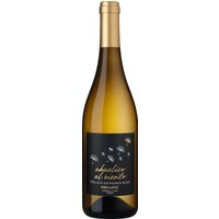 Sauvignon Blanc wird im Anbaugebiet Jumilla im Südosten Spaniens vergleichsweise wenig angebaut. Der Abuelico al viento Viña Alta präsentiert sich trotz des heißen und trockenen Klimas der Murcia mit einem fruchtig-frischen Charakter. Die vielschichtige Aromatik ist von Noten weißer Früchte sowie exotischer Anklänge geprägt. Am Gaumen zeigt er sich geschmeidig und rund sowie mit guter Säurestruktur. Ideal zur Paella mit Meeresfrüchten.