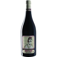 Der Mustazzo Cannonau di Sardegna DOC 2021 aus dem Hause Sella & Mosca präsentiert sich als kraftvoller Rotwein mit einem intensiven Aroma reifer schwarzer Beeren und feinen Veilchen. Dieses sensorische Erlebnis wird von floralen Noten unterstrichen