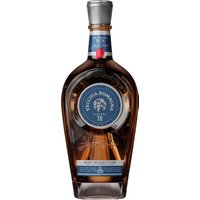 Der Brandy Vecchia Romagna Riserva 18 Years zeigt sich in hellem Braun und vereint würzige Nuancen von Sherry und Marsala mit facettenreichen Aromen. Mindestens 18 Jahre in ausgesuchten Eichenfässern gereift