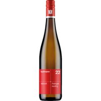 Der Kaufmann Riesling Kabinett 2023 aus dem Rheingau zeichnet sich durch seine Frische und Lebendigkeit aus. Intensive Aromen tropischer Früchte verbinden sich mit feinen mineralischen Nuancen