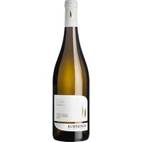 Auf hoch gelegenen und als Terrassen formierten Weinbergen wachsen die Trauben für den Chardonnay Caliz. Wohlbehütet von warmen Südwinden und nächtlicher Abkühlung gelingt der Kellerei Kurtatsch hier ein Weißwein der Extraklasse. Der aus handverlesenen und schonend verarbeiteten Beeren hergestellte Chardonnay erfreut mit exotischen