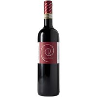 Der Barbera d'Asti Superiore DOCG von Cascina Radice besticht durch sein glänzendes Rubinrot. Das intensive Bouquet verbindet reife Pflaumen- und Schokoladennoten mit Aromen von Kirschen und Himbeeren. Am Gaumen zeigt er sich rund