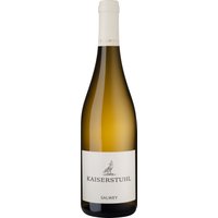 Auch jenseits der ausgetretenen Pfade weiß das Weingut Salwey zu überzeugen: Diese Weißwein-Cuvée aus dem warmen Kaiserstuhl besteht aus Weißburgunder