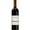 Der Rotwein präsentiert sich im Glas mit einer tiefdunklen Farbe. Schwarze Früchte bestimmen das Bukett