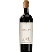 Intensive Nuancen schwarzer Früchte verbinden sich bei diesem französischen Rotwein harmonisch mit Leder und floralen Akzenten. Die Cuvée aus Carignan