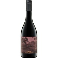 Der Domaine Berthoumieu La Fé Rouge 2021 stammt aus dem Madiran-Gebiet in Südwestfrankreich. Die Rebsorte Tannat prägt seinen Charakter mit markanten Noten reifer Früchte und würzigen Akzenten. Biologische Anbaumethoden werden angewendet