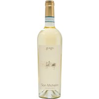 Der Bianco di Custoza von der Azienda Agricola Gorgo präsentiert sich frisch und aromatisch mit einer lebendigen Struktur und charmanten Fruchtigkeit. Reife Fruchtnoten verbinden sich mit floralen Elementen zu einem eleganten Gesamtbild