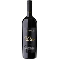 Intensive Fruchtnoten und ein würziges Profil prägen den Vinosia Orus Primitivo