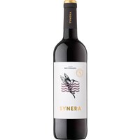 Synera Mediterraneo Tinto 2024 aus Katalonien zeigt sich in einer intensiven violetten Farbe. In der Nase entfalten sich Aromen von schwarzen Kirschen und reifen Pflaumen