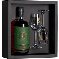 Der Peated Port Wood Finish Single Malt Whisky von Seven Seals Innovation aus der Schweiz präsentiert sich kraftvoll und eindrucksvoll. Rauchige und torfige Aromen verbinden sich mit Noten von getrockneten Früchten