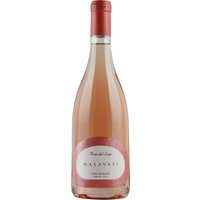 Frische Aromen von Himbeeren und saftigen Pflaumen prägen den Charakter dieses Roséweins. Im Lugana-Gebiet am Gardasee findet der Malavasi Rosa del Lago 2023 seinen Ursprung und verbindet die besondere Note des Terroirs mit eleganter Leichtigkeit. Die feine rosa Farbe und der delikate Geschmack unterstreichen die charmante Struktur. Der Rosé ergänzt Vorspeisen und leichte Gerichte hervorragend. Die Azienda Agricola Malavasi zeichnet sich durch sorgfältige Herstellung auf hohem Niveau aus.
