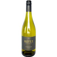 Frische florale Noten und gelbfruchtige Aromen verleihen diesem Chardonnay aus dem Weingut Reitz eine lebendige Ausstrahlung. Die ausgewogene Balance zwischen Eleganz und feiner Mineralität prägt diesen Mosel-Weißwein
