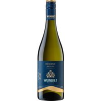 Der Weinbiet Riesling Réserve 2023 aus der Pfalz überzeugt durch seine brillante aromatische Klarheit. Aromen von grünem Apfel und feinen Kräutern treffen auf eine präzise Säure und eine ausgeprägte Mineralität. Der Ausbau im großen Holzfass sowie das lange Hefelager verleihen dem trockenen Weißwein eine zarte Cremigkeit