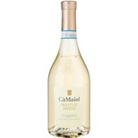Exklusiv und aus den besten Trauben vom Ufer des Gardasees hat das Weingut Cà Maiol diesen Lugana für HAWESKO geschaffen. Er feiert die Ursprünge des beliebten Weißweins und fängt seine Seele geradezu perfekt ein: ausdrucksvoll im Aroma und zugleich fein und elegant in der Struktur. Vielfältige Noten von gelber Frucht und Rosenblättern sowie seine faszinierende Finesse machen ihn zu einem der ganz Großen der Region!
