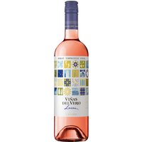 Der Viñas del Vero Luces Rosado 2024 präsentiert sich mit einer dezenten rosafarbenen Robe und lebendiger Frische. Charakteristisch sind fruchtige Aromen von Kirschen und Himbeeren