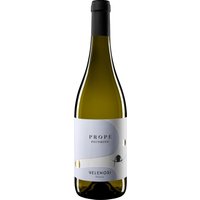 Der handgelesene Pecorino bleibt nach der Fermentation bei kontrollierter Temperatur für ca. 5 Monate auf der Feinhefe. Dadurch überzeugt er mit seinem komplexen Bouquet mit Aromen von Birnenschale
