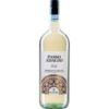 Ein Hauch von gelbem Pfirsich und ein florales Bouquet prägen diesen Trebbiano aus den Abruzzen. Frisches Heu und zarte weiße Blüten verleihen dem Duft Leichtigkeit. Am Gaumen erscheint der Wein trocken und harmonisch