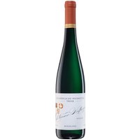 Der 2015 Dhroner Hofberg Riesling Auslese von den Bischöflichen Weingütern Trier präsentiert sich feinherb und komplex mit einer charakteristischen Verbindung aus würziger Mineralik