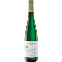 Der feinherbe Riesling aus Trittenheim an der Mosel zeigt eine zarte Eleganz. Die mineralische Frische des Grauschieferbodens verleiht dem Wein eine feine Struktur
