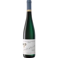 Die mineralische Spannung des Kaseler Nies’chen wird vom roten Schiefer geprägt und zeigt sich lebendig im Glas. Salzige und pfeffrige Noten treten hervor