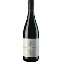 Fratelli Martini zählt zu den dynamischsten Kräften des piemontesischen Weinbaus. Mit Lo Zoccolaio hat Patron Gianni Martini einen Vorzeigebetrieb für sein weitverzweigtes Unternehmen gewonnen. Mit dem Barolo des Hauses kommt ein klassischer Vertreter seiner Zunft ins Glas. Reichhaltige Frucht und vielschichtige Gewürznoten. Am Gaumen vollmundig