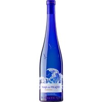 Der Mar de Frades Albariño 2024 aus Galicien präsentiert sich mit Aromen von saftigen Erdbeeren