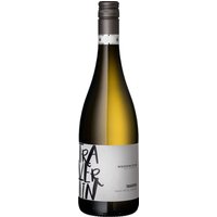 Unweit der Weinmetropole Bad Cannstatt entsteht die Travertin Weißweincuvée aus einer Verbindung von Chardonnay und Kerner. Frisch und nuancenreich zeigt sie deutliche Aromen von saftigem Apfel