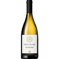Lebhaft und frisch präsentiert sich der Sauvignon Blanc aus Südtirol mit einem leuchtenden Strohgelb und grünlichem Schimmer. Im Duft vereinen sich reifer Pfirsich