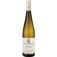 Im herrlichen Oberhausen an der Nahe liegen die Weinberge der Familie Dönhoff. Hier wirken und leben Sie seit über 250 Jahren und sind bekannt für Top-Rieslinge aus Spitzenlagen. Und so zeigt sich auch dieser feinherbe Riesling wunderbar elegant und ausgewogen. Intensive Aromen von Pfirsich
