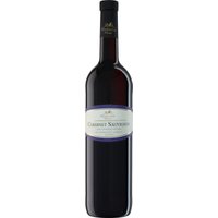 In tiefem Violettrot zeigt sich der Oberkircher Vinum Nobile Cabernet Sauvignon 2022 im Glas. Die Nase nimmt konzentrierte Aromen von getrockneten Pflaumen