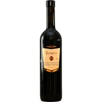 Dieser Cuvée aus Cabernet Sauvignon und Merlot aus Rheinhessen vereint nach 24 Monaten im Eichenholzfass eine besonders ausgewogene Kombination. Der Wein zeigt ein samtiges Mundgefühl
